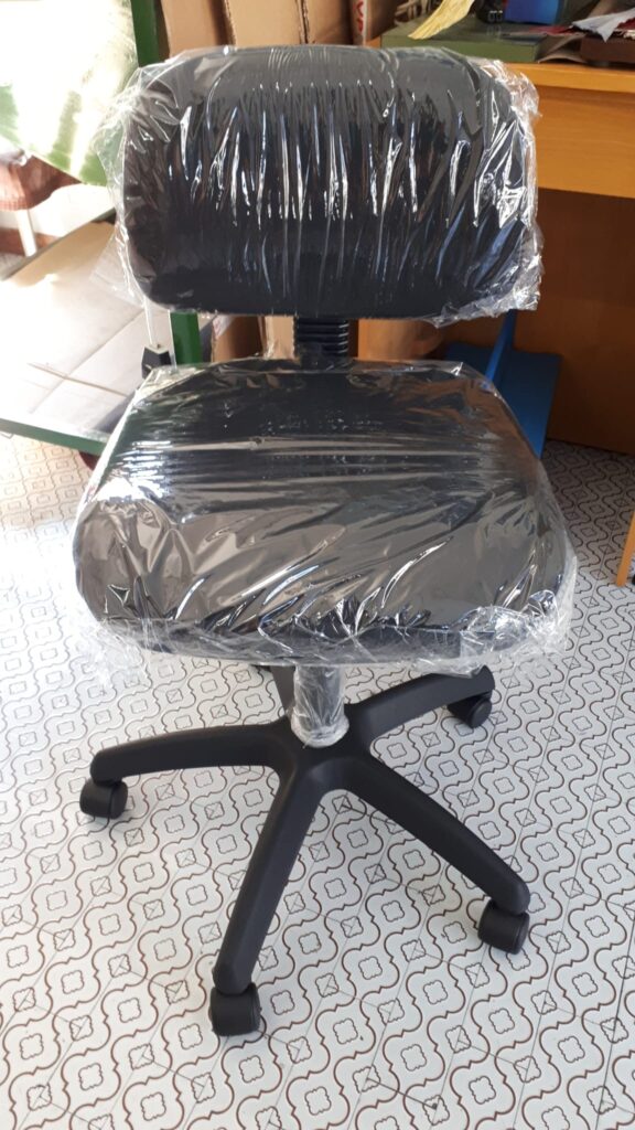 Sedia imbottita con pistone a gas e base nylon